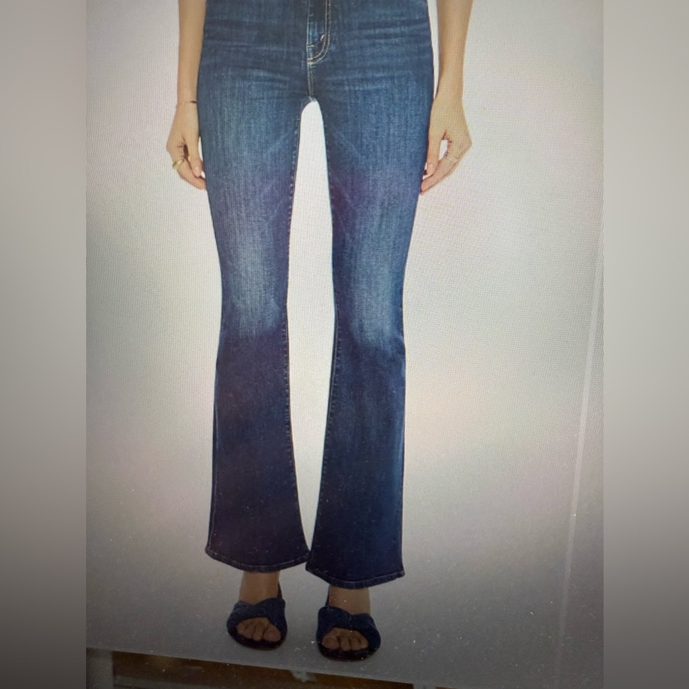NWT- MOTHER The Weekender Mid-Rise Flare Size 28. Small Flaw